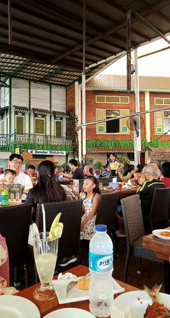 Komplek Jajanan Seafood & Ikan Bakar PLTU Ancol