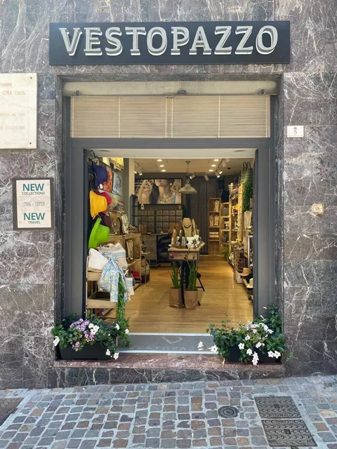 Vestopazzo Cagliari Piazza Martiri