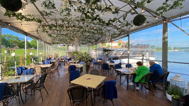 Wiślany Ogród & Statek Sobieski