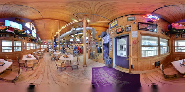 Curly's Waterfront Sports Bar & Grill