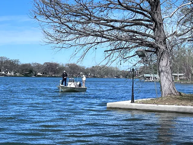 Lake Dunlap Vacation Rentals & RV Park at Clear Springs