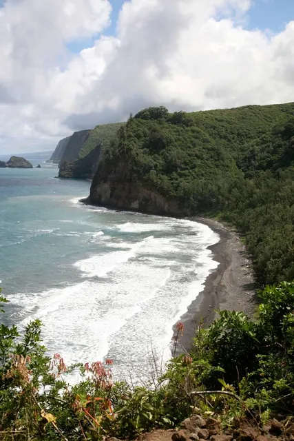 Pololū Beach