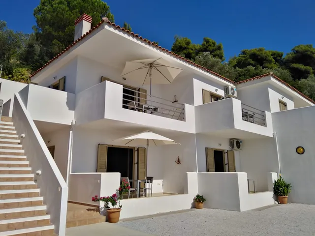 Skiathos LagoTerra Apartments