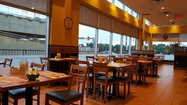 Cora Pointe-Claire - Breakfast and Lunch