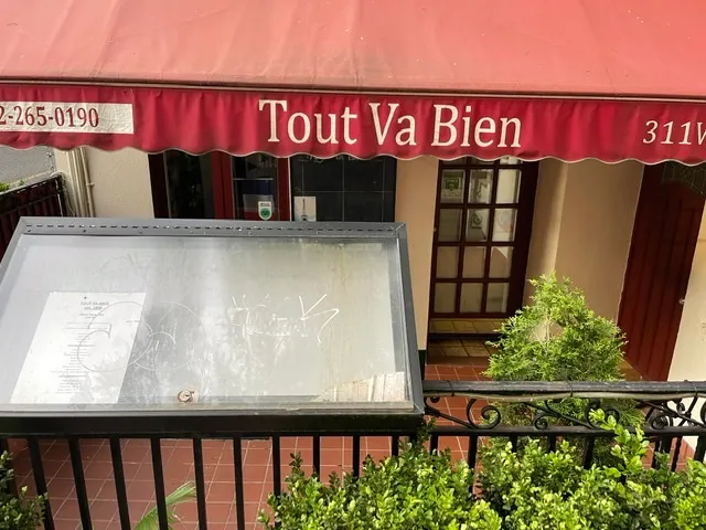 Le Tout Va Bien - French Restaurant