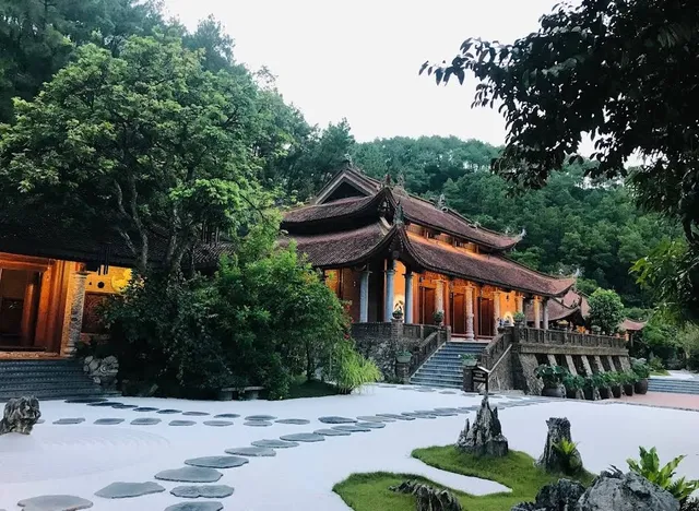 Dia Tang Phi Lai Pagoda