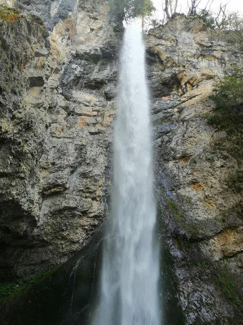 "Suvcharsko praskalo" waterfall