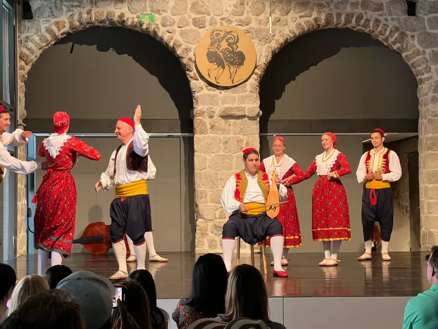 Linđo Folklorni Ansambl