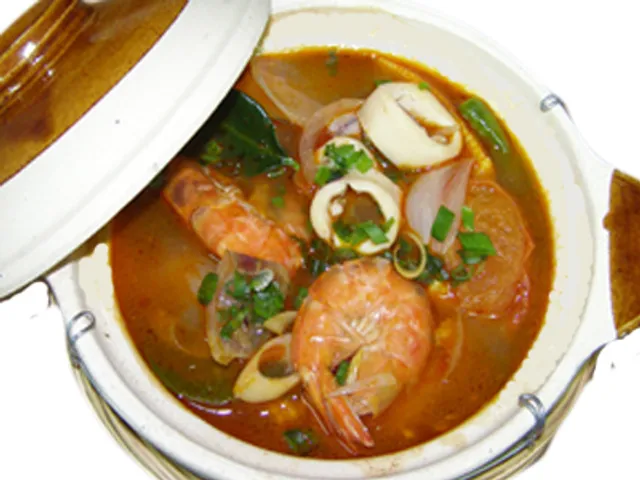 RESTORAN AISYAH. Tomyam Claypot