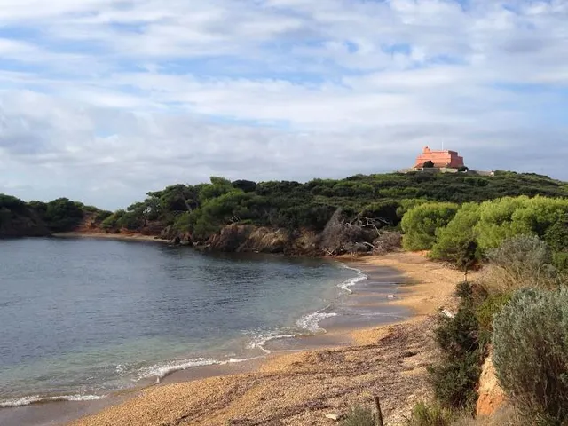 Plage noire du Langoustier