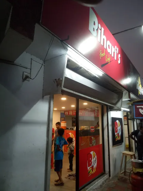 Asli Bihari Samosa Center(Ghantwala) since 1972