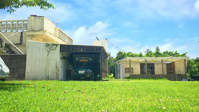 沖縄の陶芸と表札工房＋陶器と雑貨店・ COCOCO（コココ）駐車場有（ 駐車場は、玉城當山124番地)