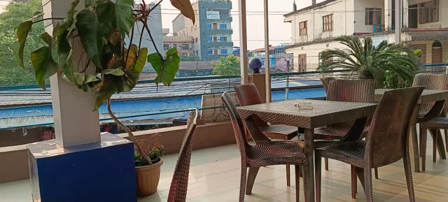 Oisi Coffee House & Food Trails