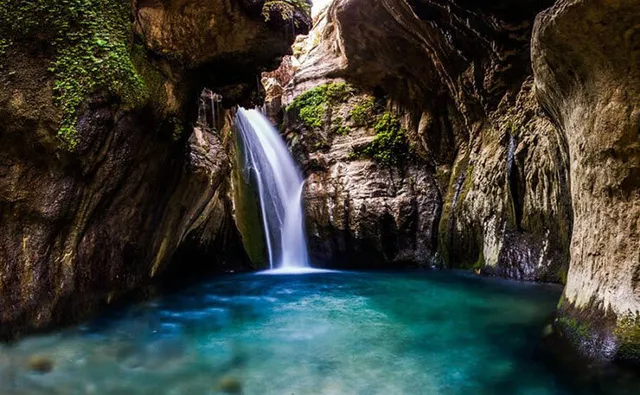 Tang-e Tamoradi Waterfall