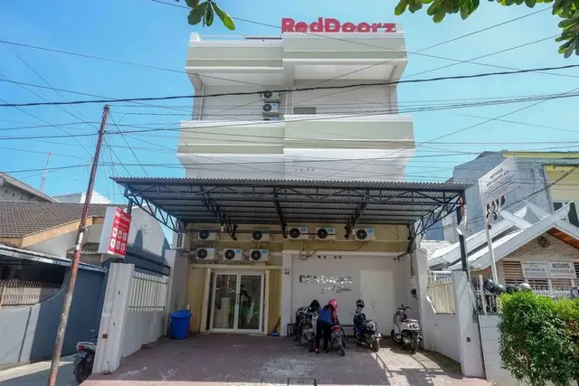RedDoorz near Mall Ratu Indah 3
