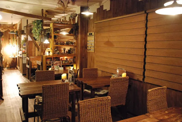 Cafe & Dining 歩音