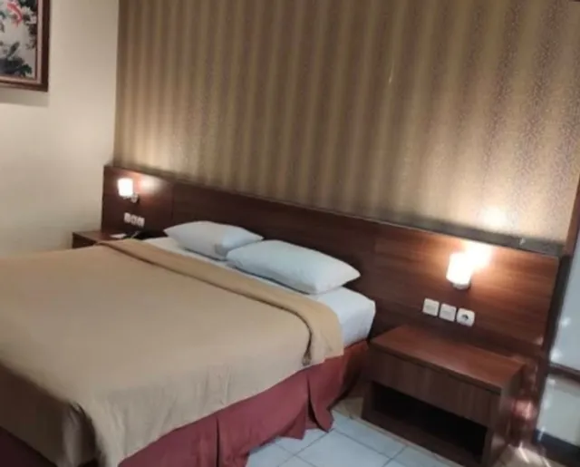 RedDoorz Plus @ Pancer Door Beach