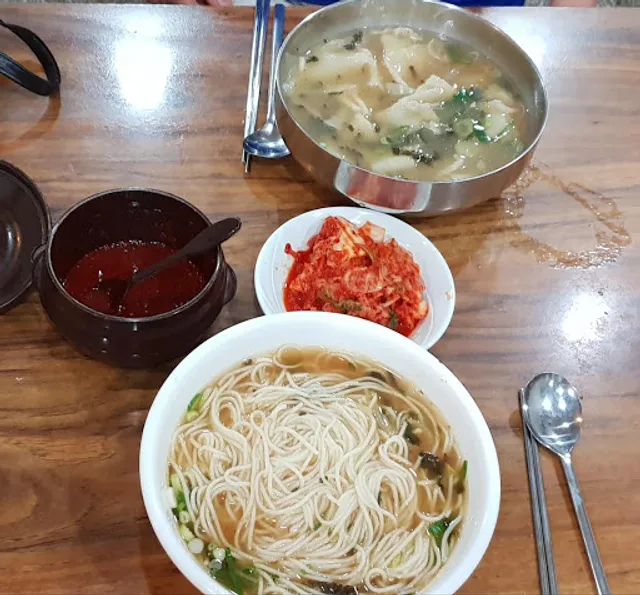 홍두깨손칼국수