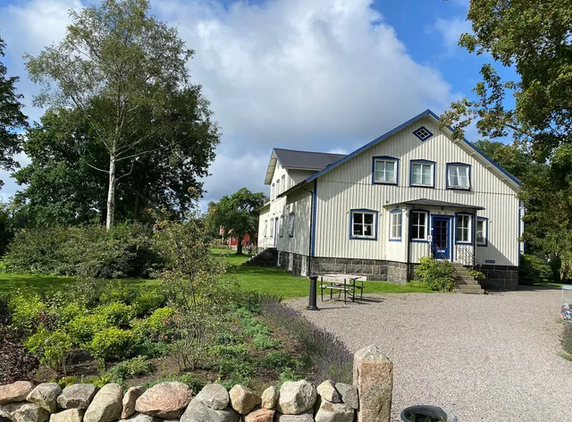 Anna's Bed & Kitchen