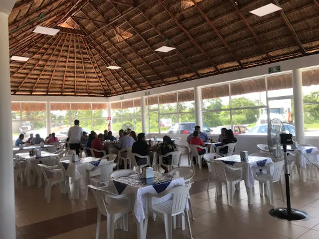 Palapa "Las Bugambilias" Pescados Y Mariscos
