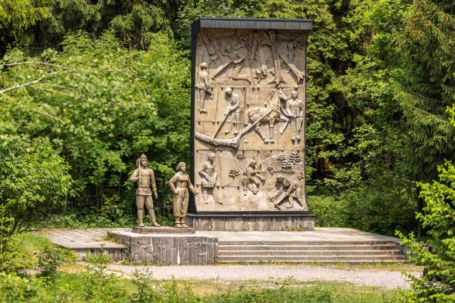 Forest workers monument