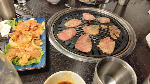 HUANG - Table Barbecue & Hot Pot
