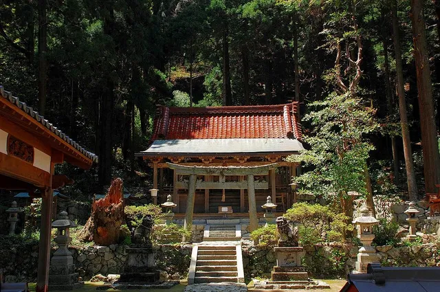 Takamahiko Shrine