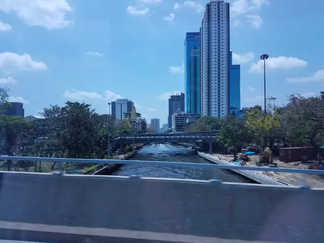 Somdet Saranrat Maneerom Public Park