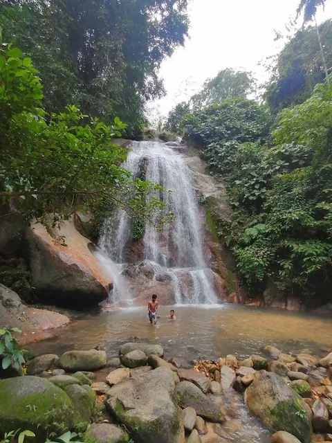 Tawan Ratsami ("Sunray") Waterfall