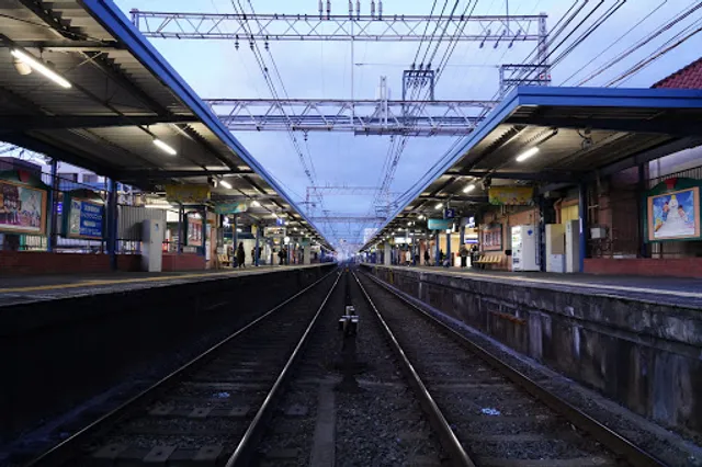 Hirakata-Koen Station