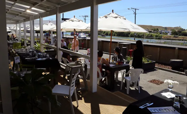 Caroline's Boatshed Bar and Eatery