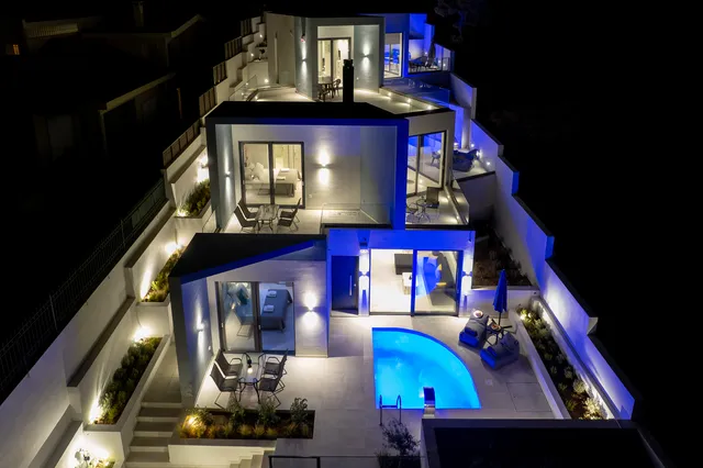 White Cliff Luxury Suites