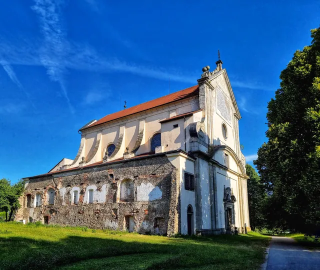 Kostel Nejsvětější trojice v Klášteře