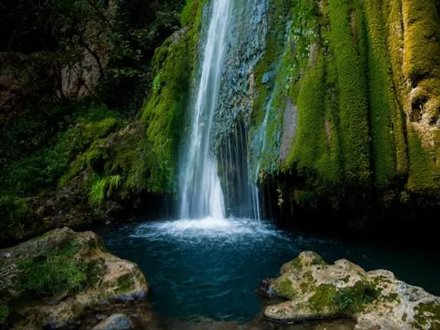 Vadu Crişului waterfall