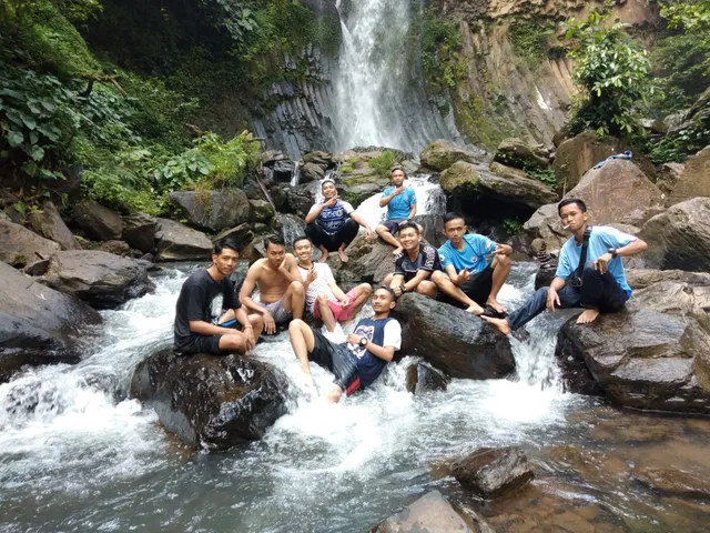 Air Terjun Lembah Pelangi