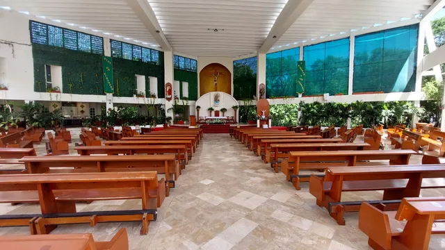 Catedral de Cancún (La Santa Cruz y de la Santísima Trinidad)