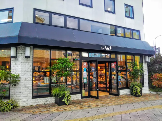 Itagaki Main Shop (Fruit and Sweets)