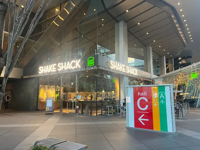 SHAKE SHACK Tokyo International Forum Shop