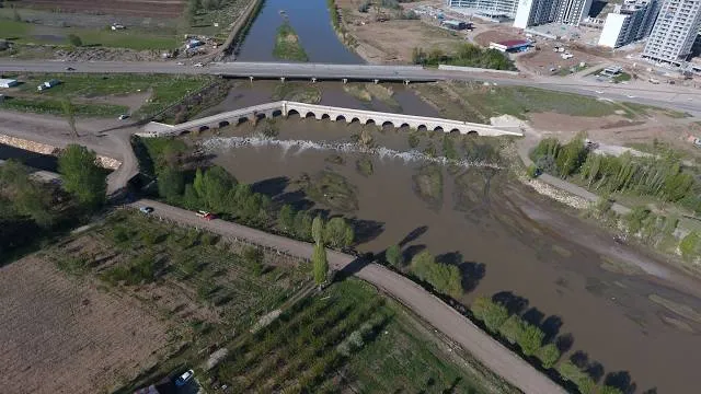 Tarihi Eğri Köprü