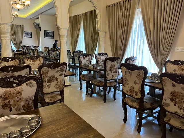 Hotel Royal Kolhapur - Pure Veg Thali