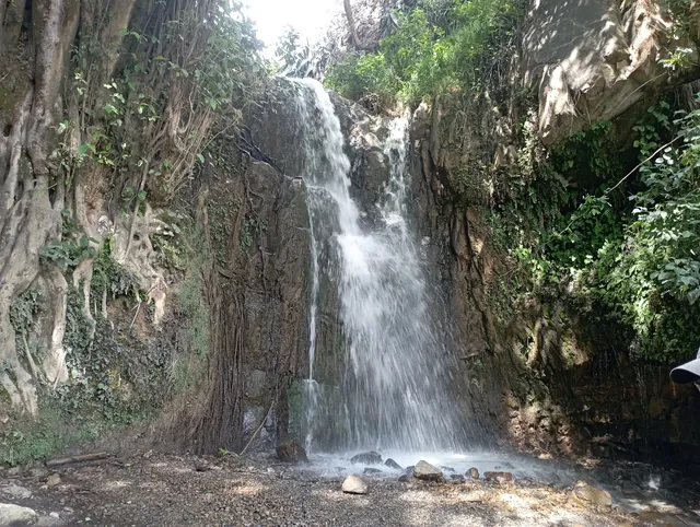 Cascada Bruja Armanan