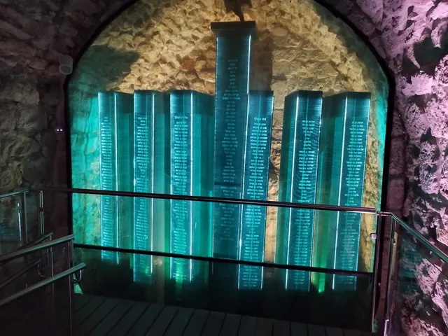 The Chain of Generations Center