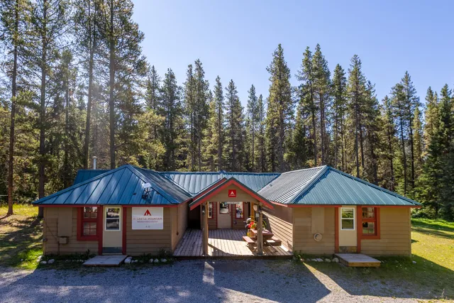 HI Castle Mountain Wilderness Hostel