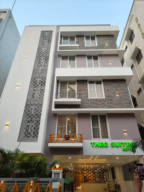 Theo suites hotel