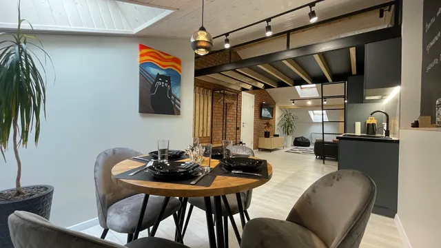 «ГОРИ́ЩЕ на площі Польський ринок»