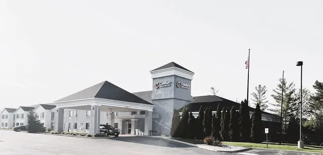 Comfort Inn & Suites NW Milwaukee