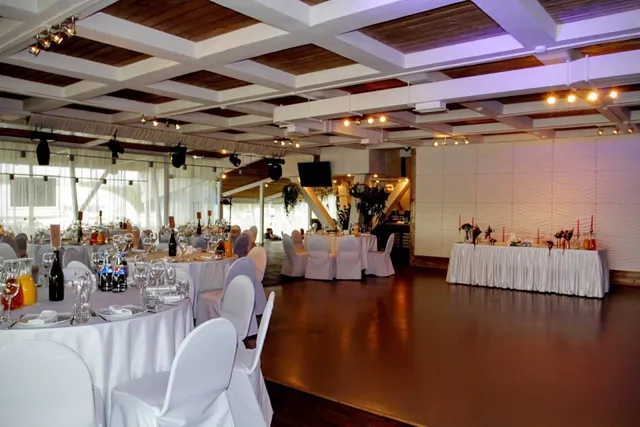 More. Yachts & Seafood