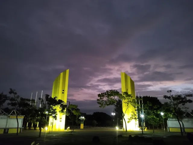 Torres Amarillas Parque Metropolitano