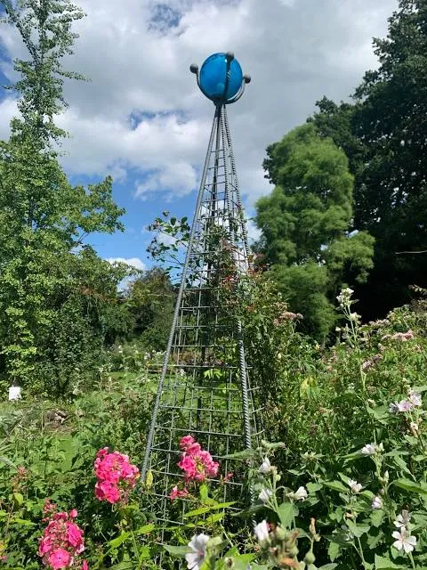 Pond Gardens Ada Hofman