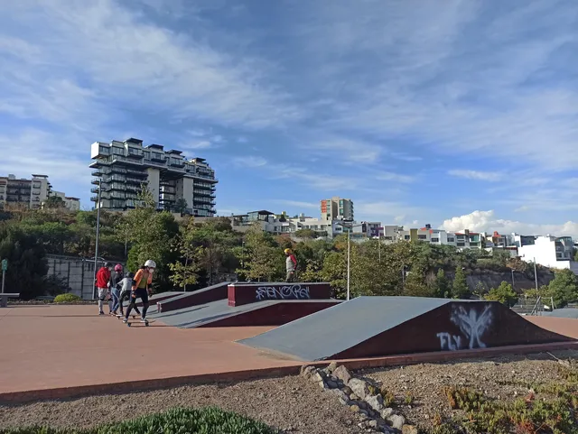 Urbano Lomas Verdes Park